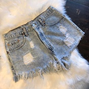 Levi’s Cutoff Shorts Acid-washed